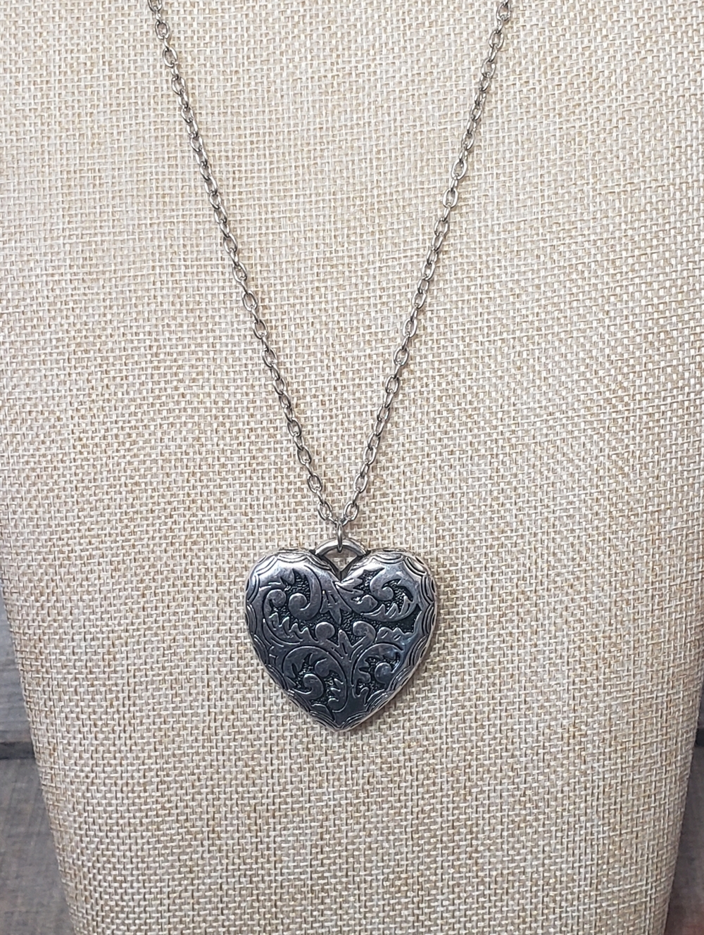 METAL PUFFED HEART Costume Jewelry Necklace